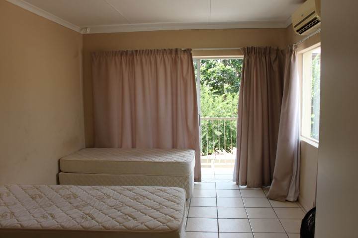 3 Bed Duplex in Lephalale (Ellisras) photo number 6