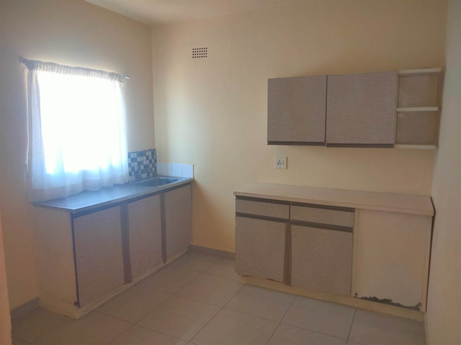 6 Bed House in Dalpark Ext 1 photo number 19