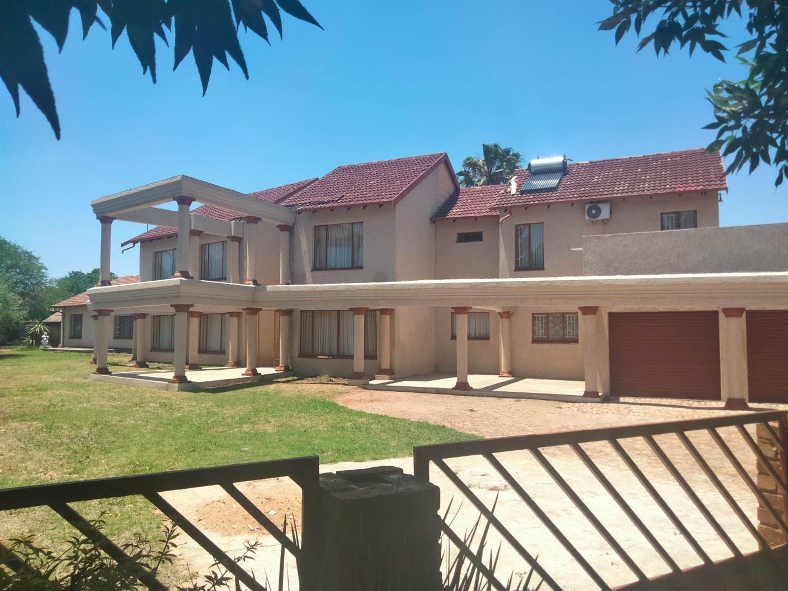 6 Bed House in Dalpark Ext 1 photo number 1