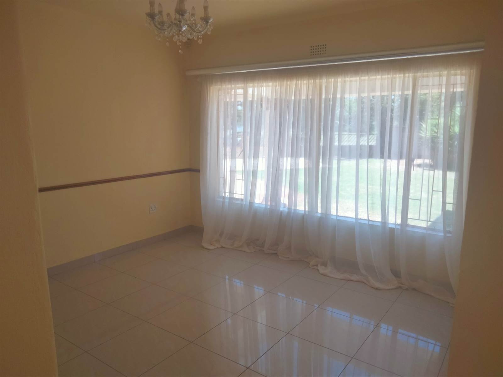 6 Bed House in Dalpark Ext 1 photo number 13