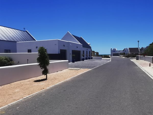 860 m² Land available in Dwarskersbos