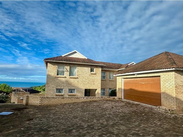 4 Bedroom House 4 Bedroom House