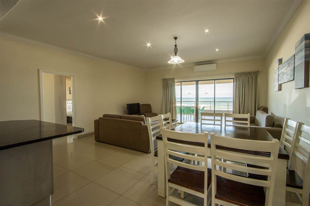 3 Bed Apartment in Uvongo photo number 1