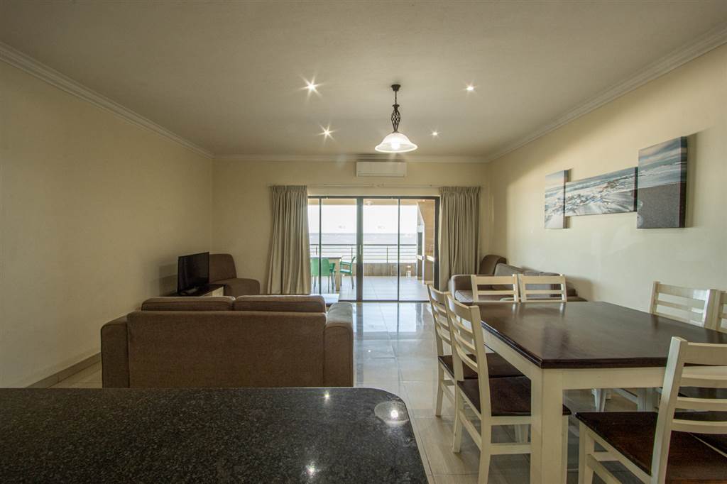 3 Bed Apartment in Uvongo photo number 2