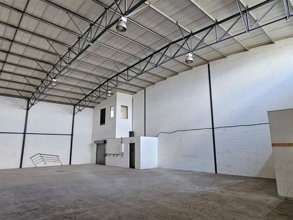 445  m² Industrial space