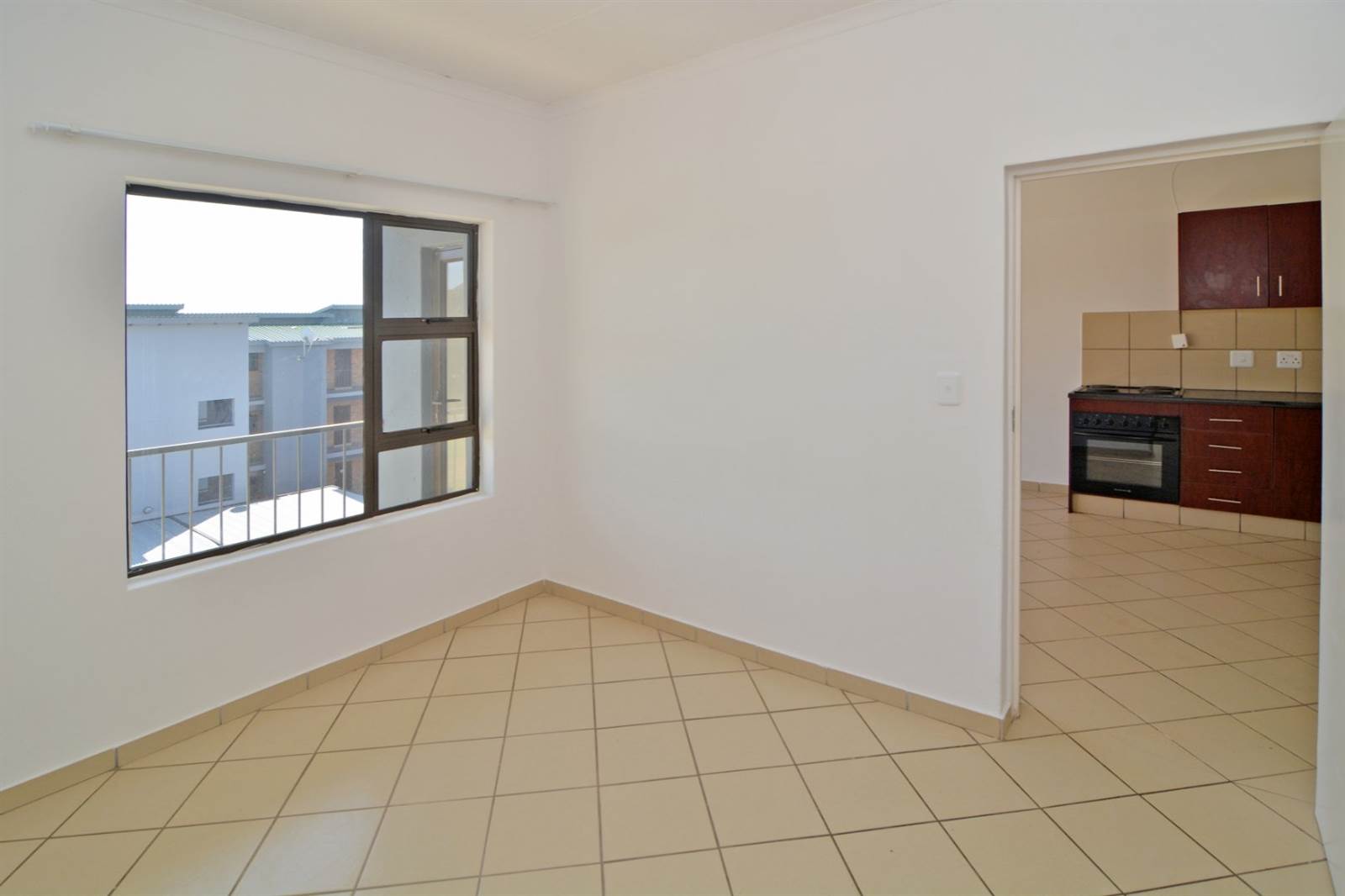 2 Bed Apartment in Grobler Park photo number 7