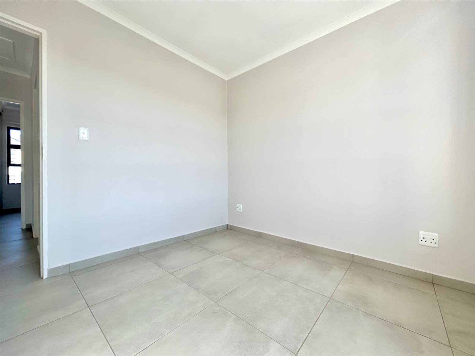 2 Bed Apartment in Lombardy Estate photo number 6