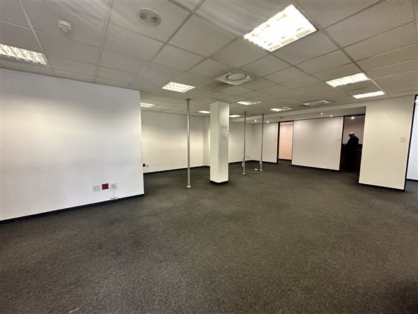 301  m² Commercial space