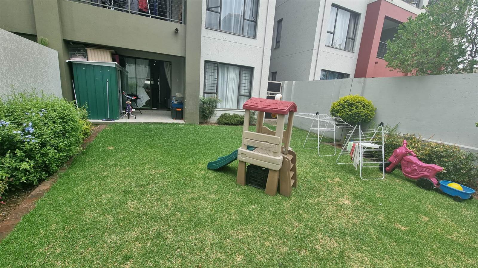 2 Bed Apartment in Fourways photo number 12
