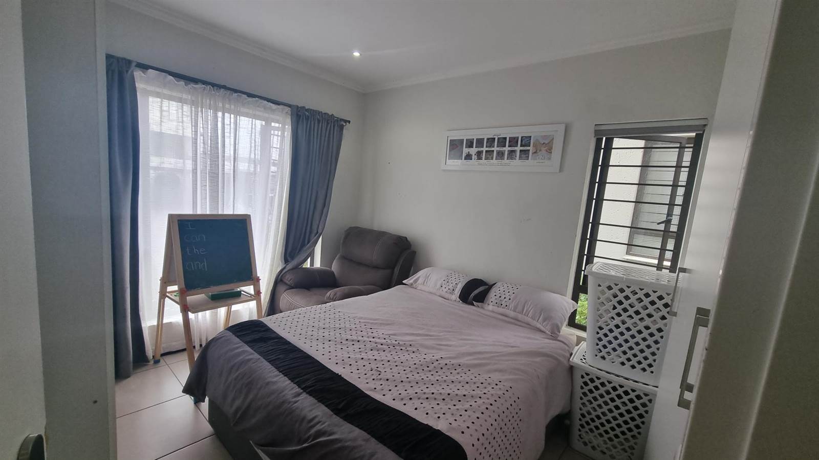 2 Bed Apartment in Fourways photo number 9