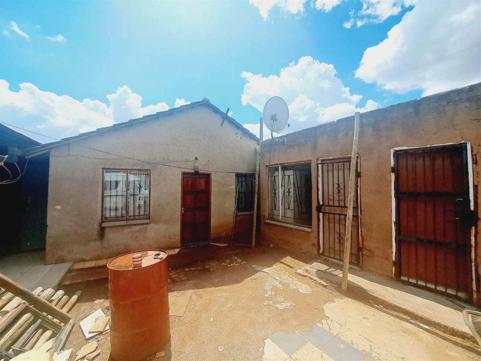 5 Bed House in Mamelodi East photo number 2