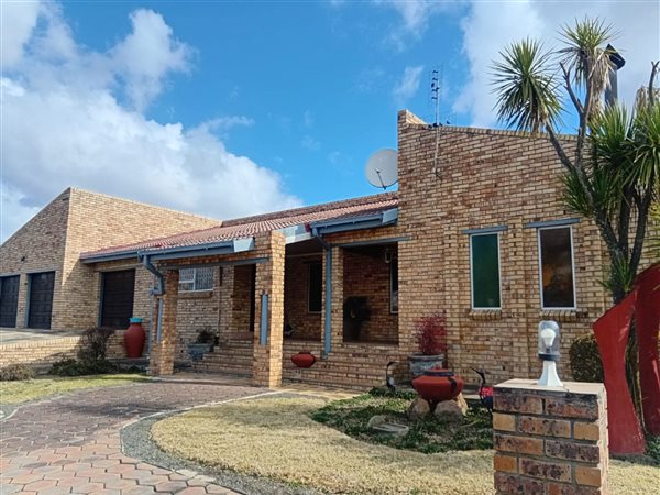 4 Bedroom House 4 Bedroom House
