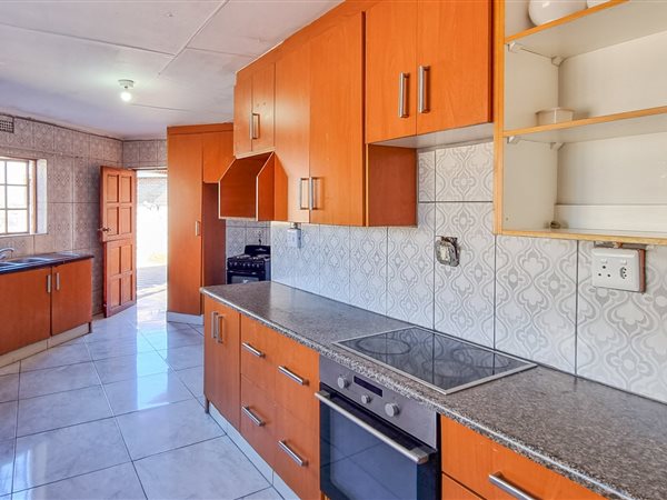 400 m² Land