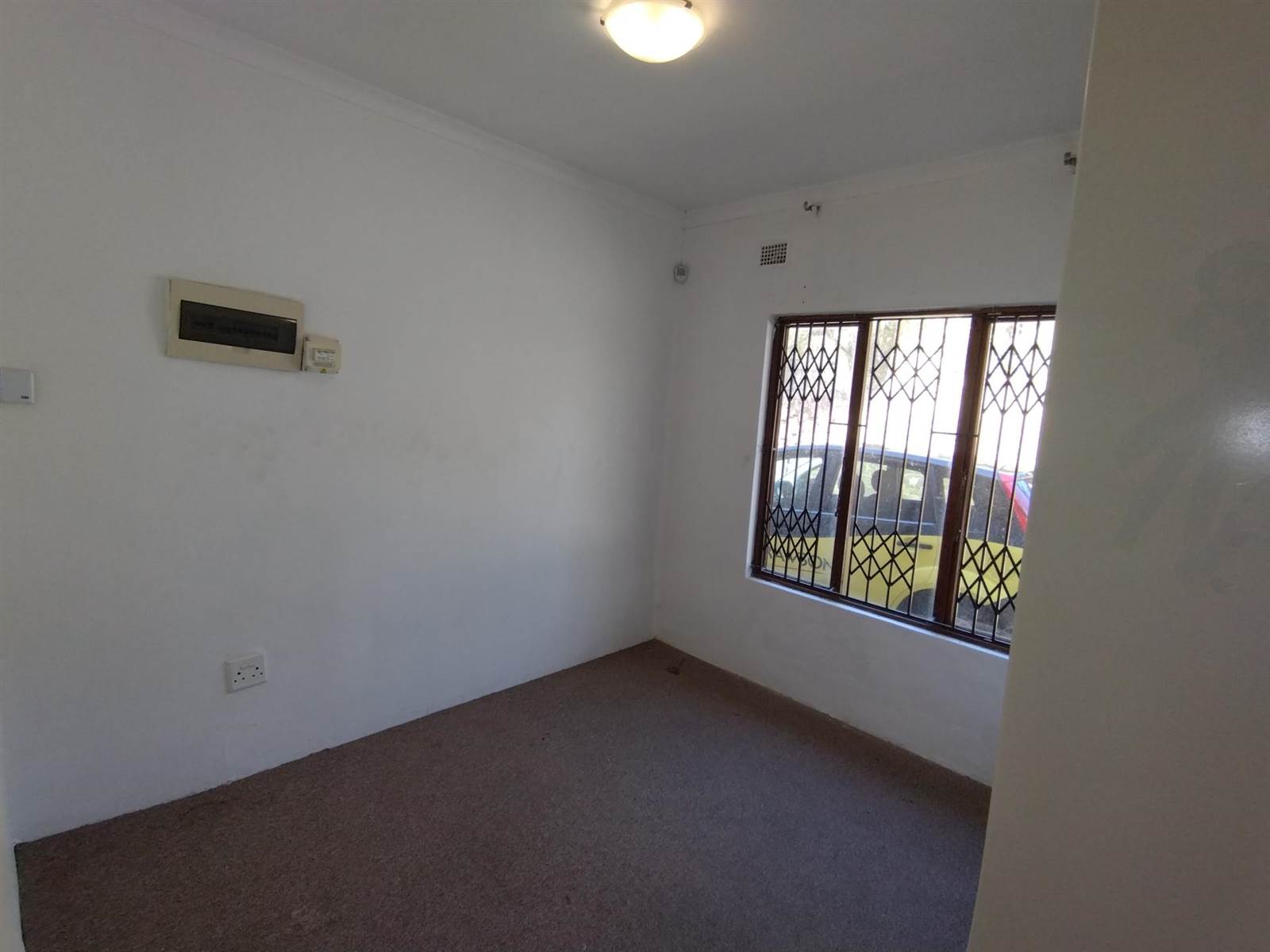 3 Bed Apartment in Sea View photo number 9
