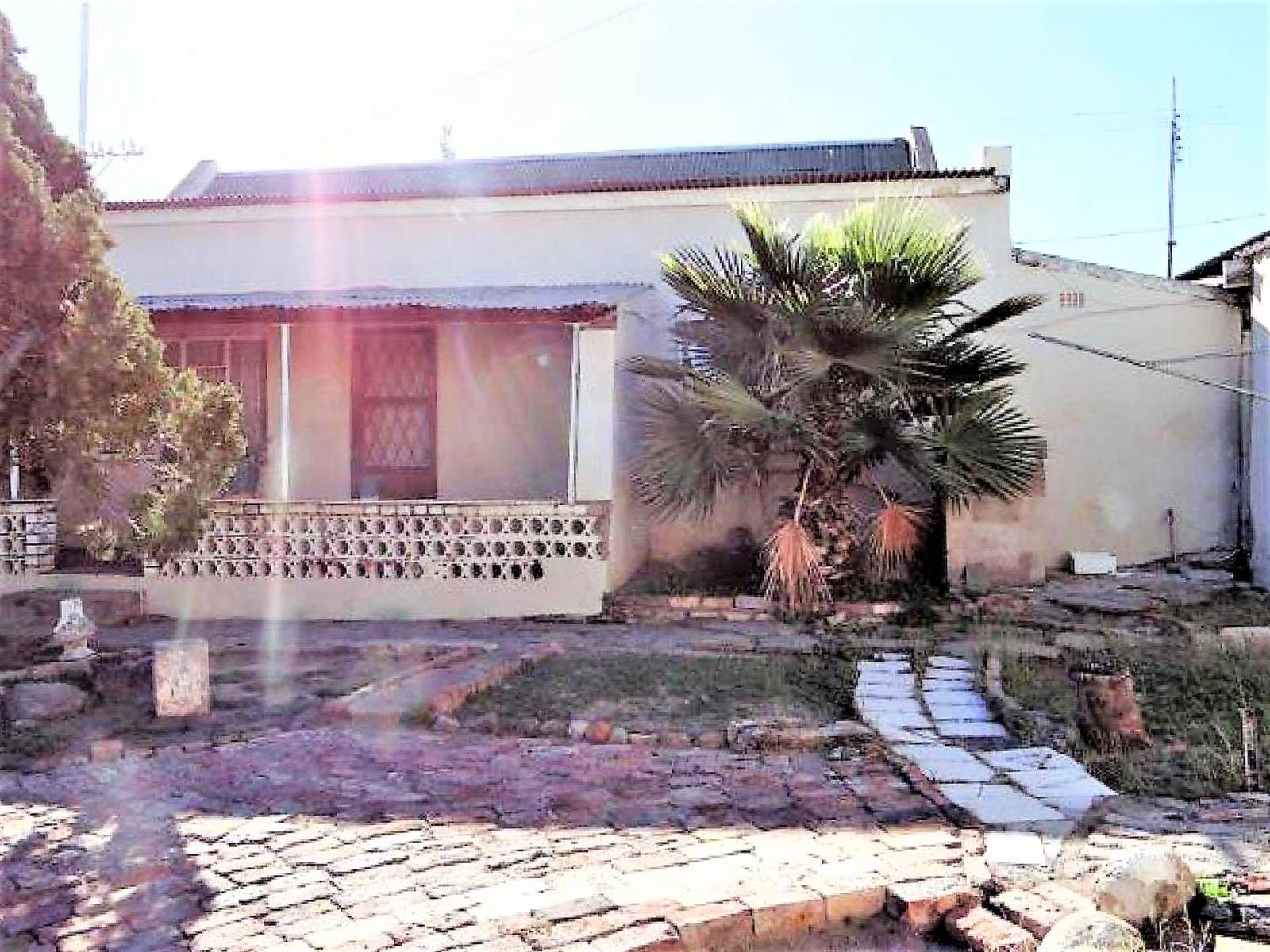 3 Bed House in Beaufort West photo number 1