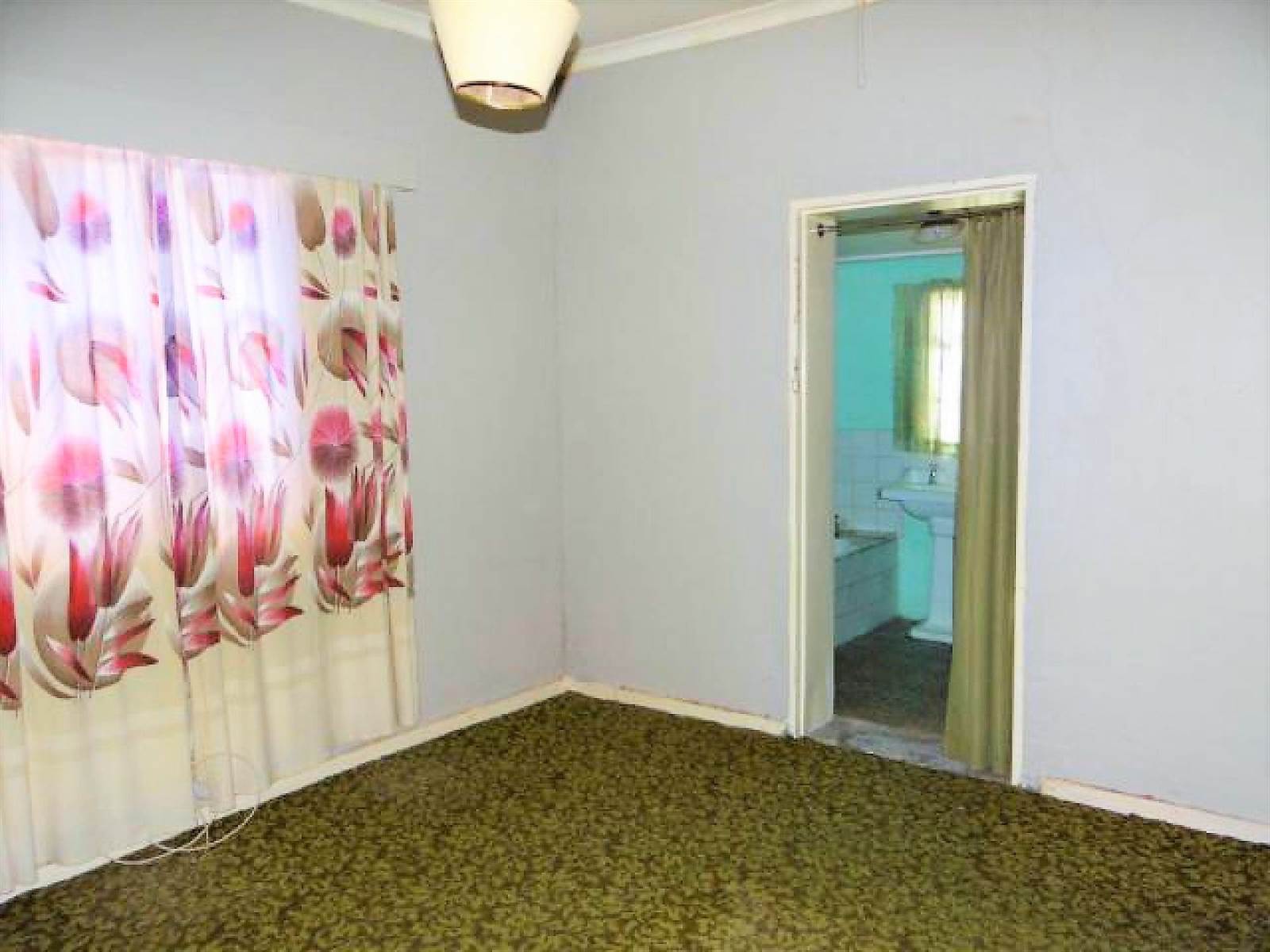 3 Bed House in Beaufort West photo number 16