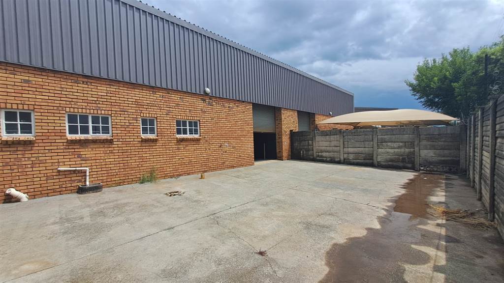 206  m² Industrial space in Silverton photo number 1