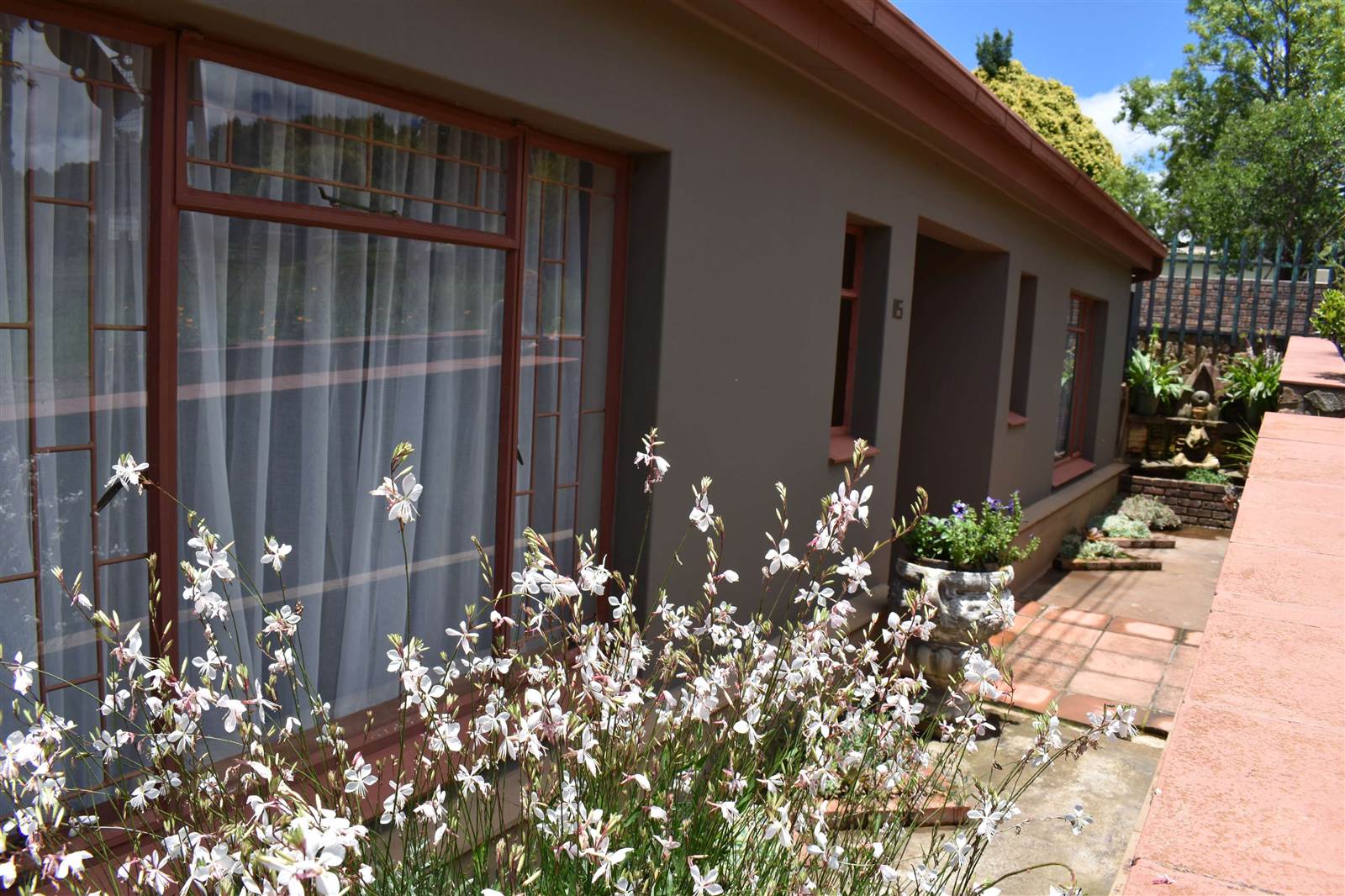 5 Bed House in Dullstroom photo number 3