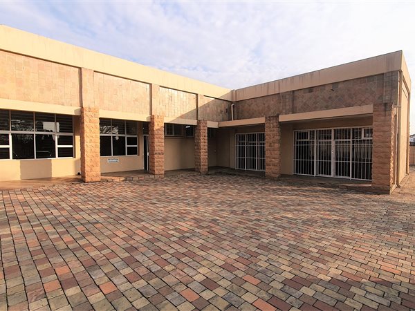 489  m² Commercial space in Parkhill Gardens