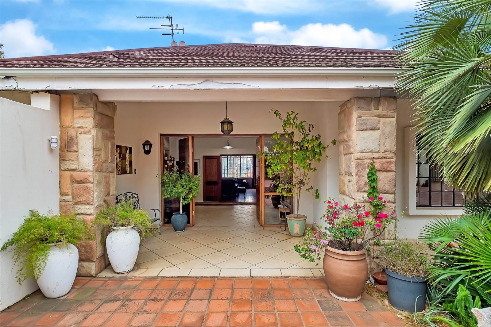 3 Bed House in Parktown photo number 4