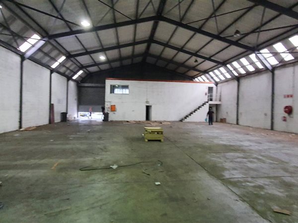 707  m² Industrial space