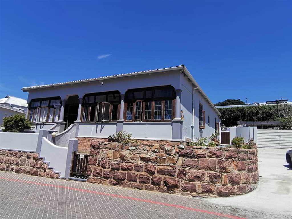 4 Bed House in Mossel Bay photo number 1