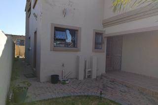 4 Bed House in Olievenhoutbosch photo number 16