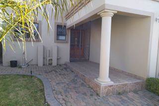 4 Bed House in Olievenhoutbosch photo number 13