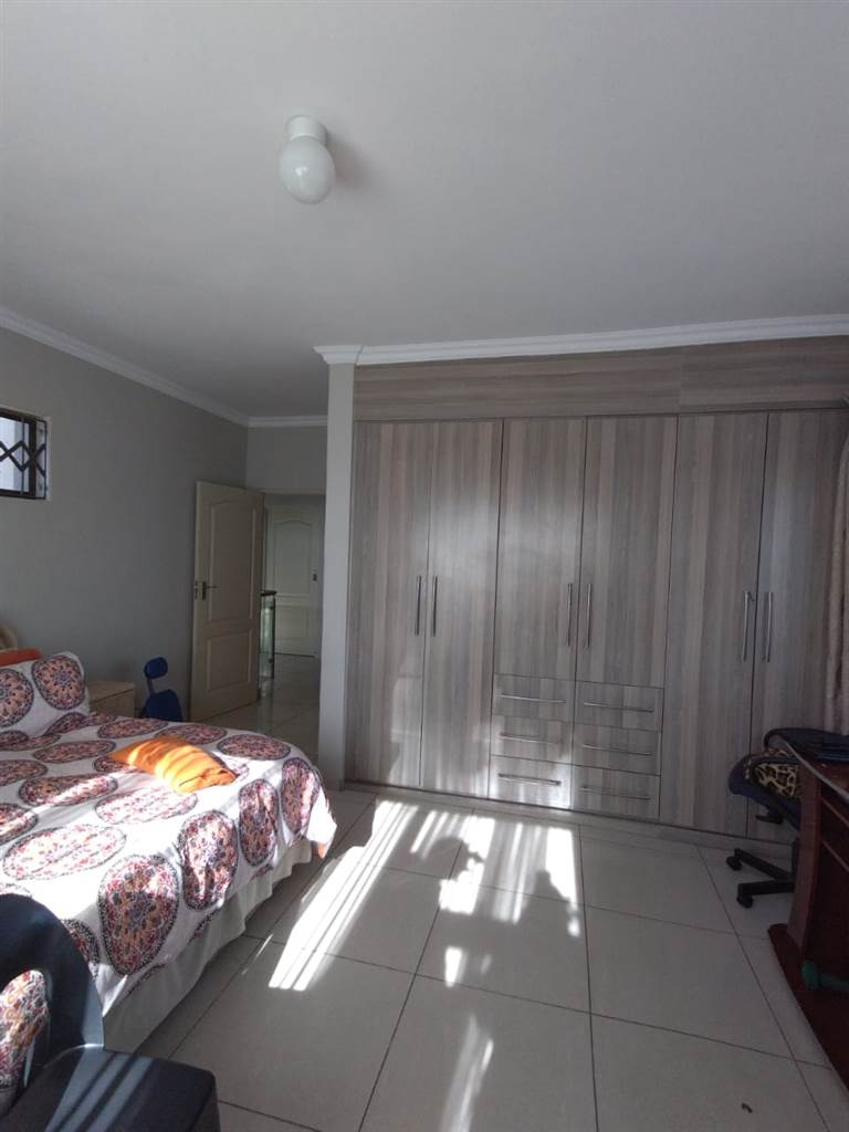 4 Bed House in Olievenhoutbosch photo number 6