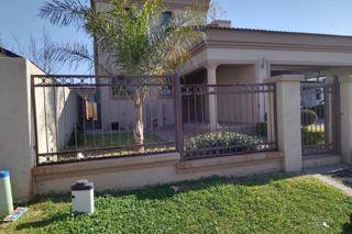 4 Bed House in Olievenhoutbosch photo number 12