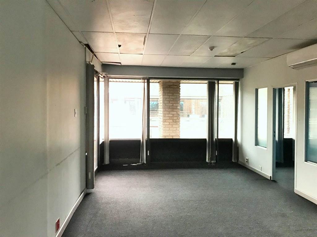 333  m² Office Space in Bedfordview photo number 5