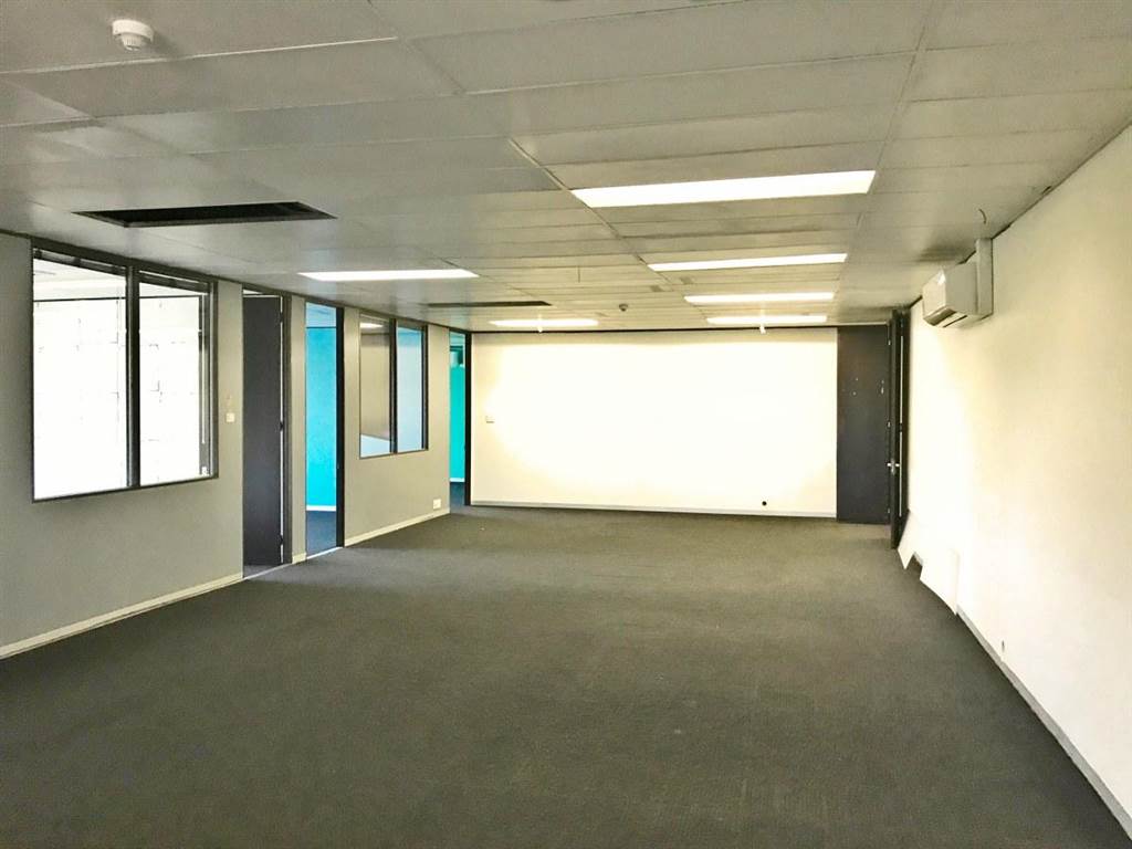 333  m² Office Space in Bedfordview photo number 3