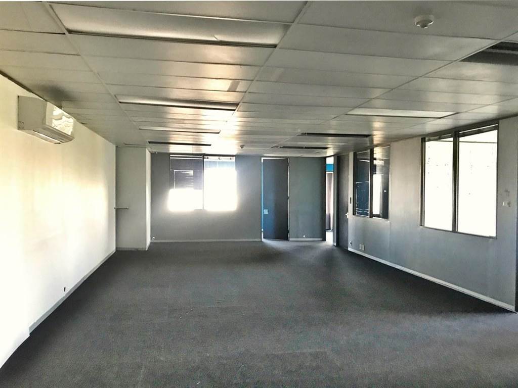 333  m² Office Space in Bedfordview photo number 4