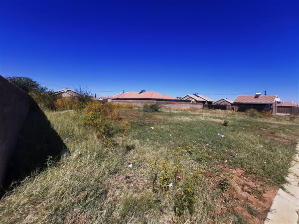 313 m² Land available in Roodepan