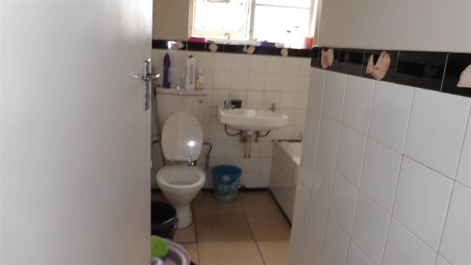1.5 Bed Flat in Glenwood photo number 7