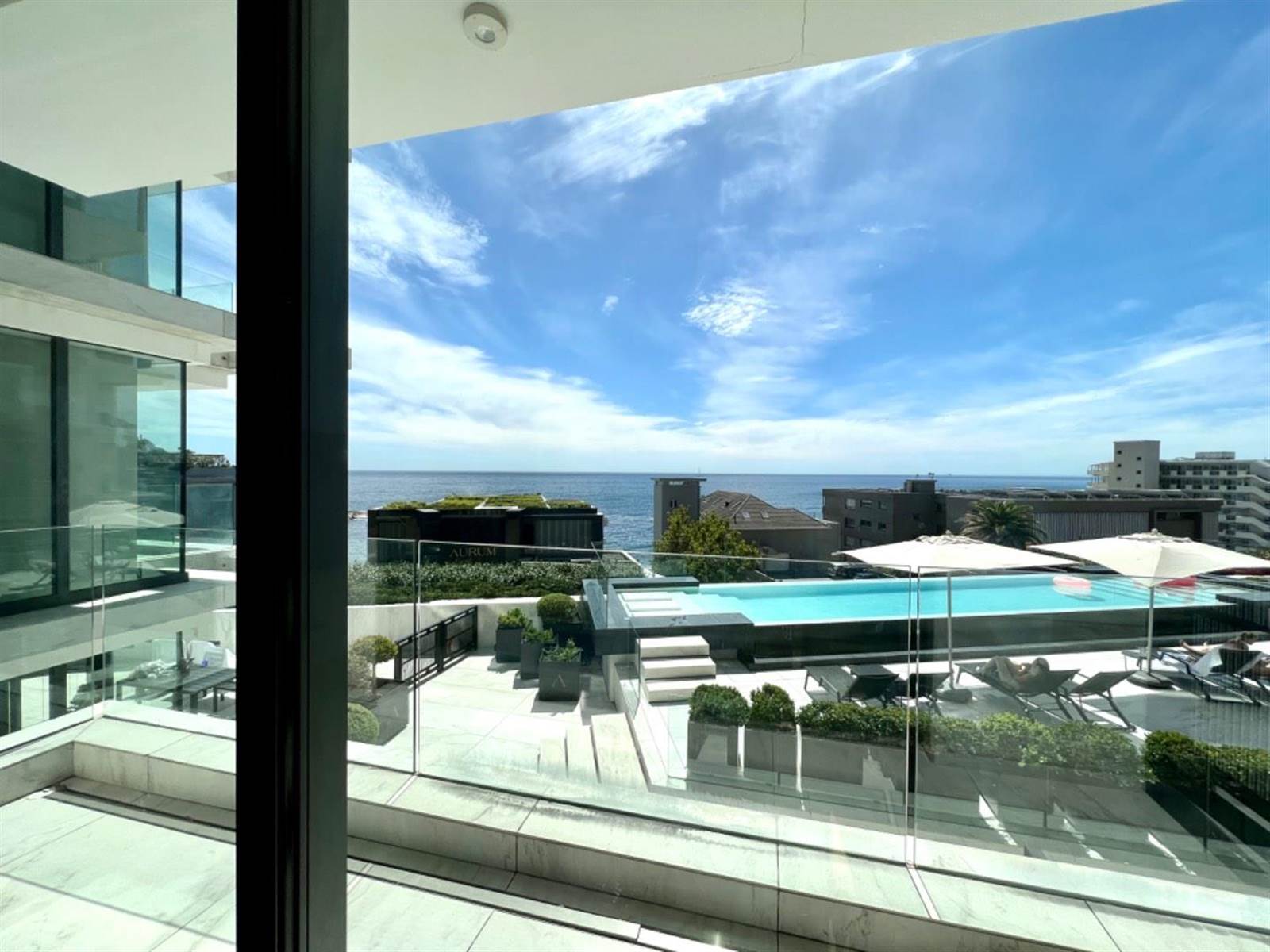 2 Bed Apartment in Bantry Bay photo number 3