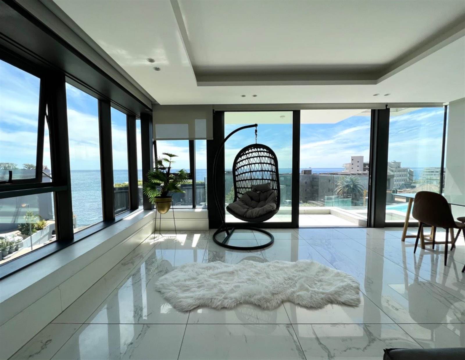 2 Bed Apartment in Bantry Bay photo number 5