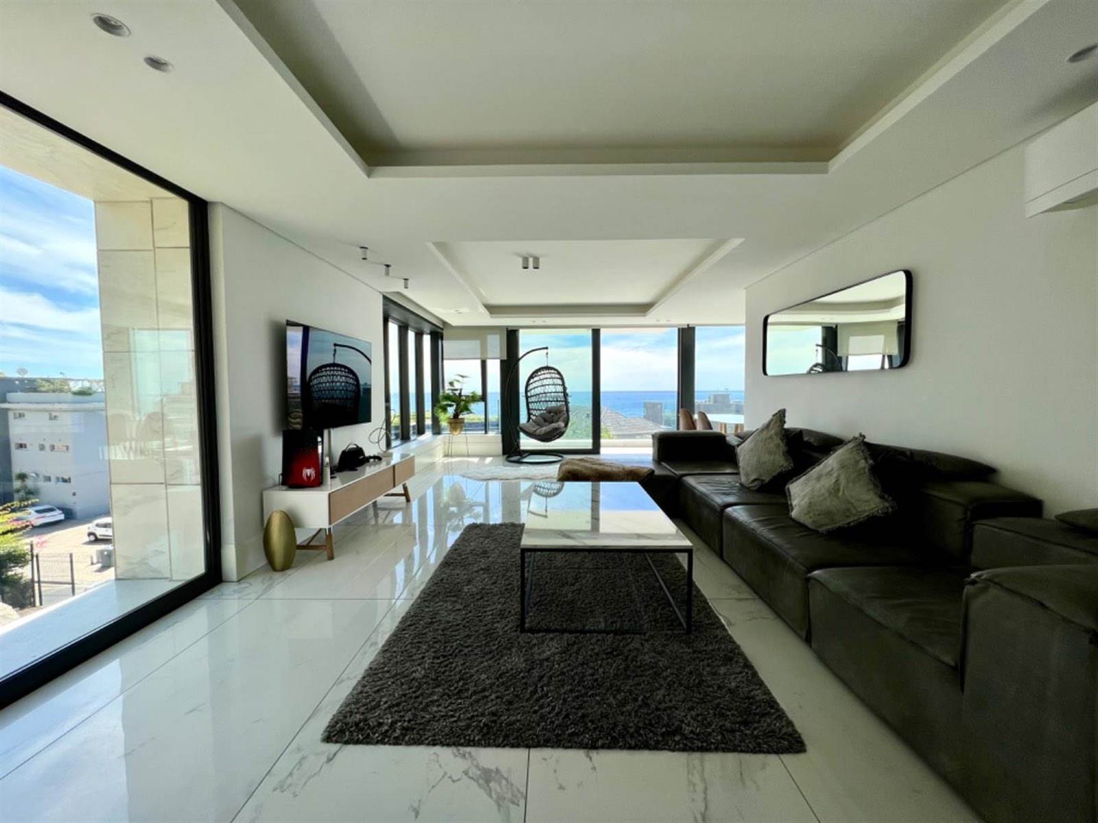 2 Bed Apartment in Bantry Bay photo number 6
