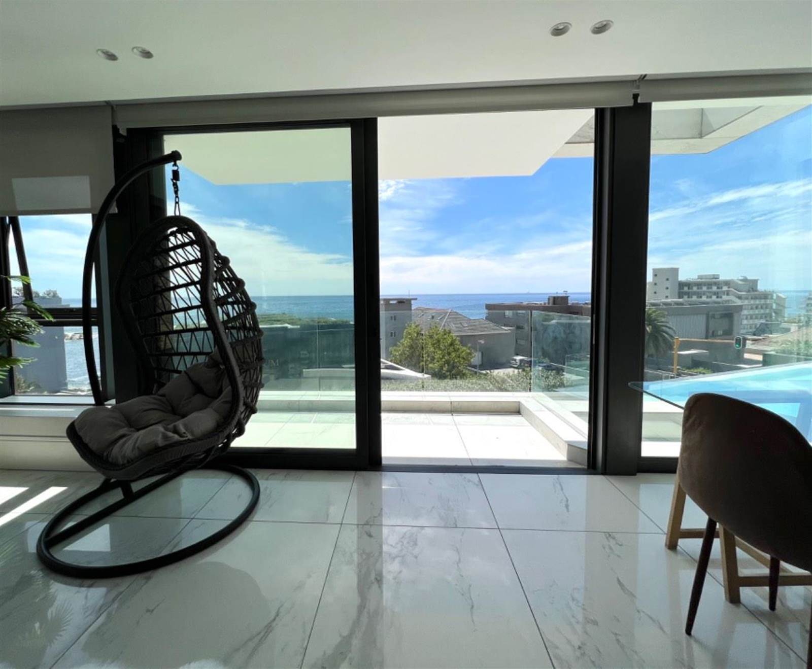 2 Bed Apartment in Bantry Bay photo number 9
