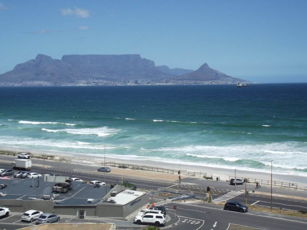 2 Bed Apartment in Bloubergstrand photo number 4