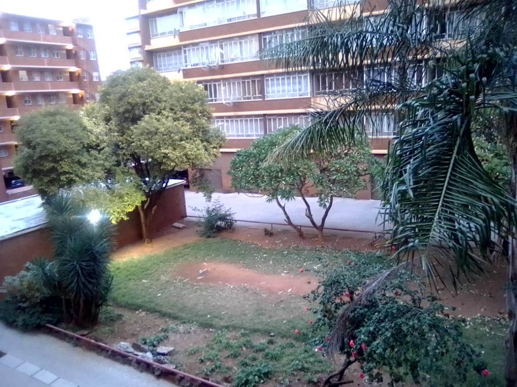 1.5 Bed Apartment in Pretoria Central photo number 3