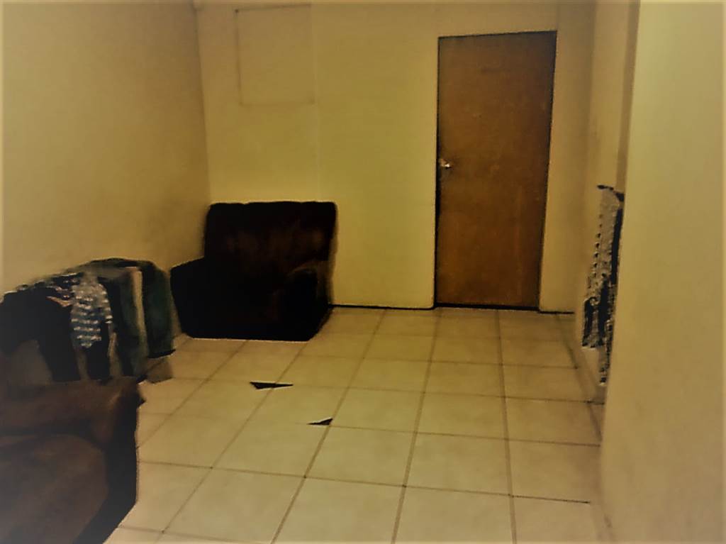 1.5 Bed Apartment in Pretoria Central photo number 12