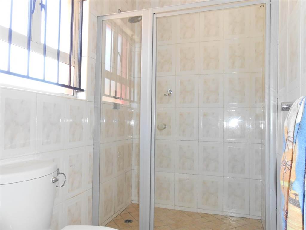 3 Bed Townhouse in Lenasia photo number 15