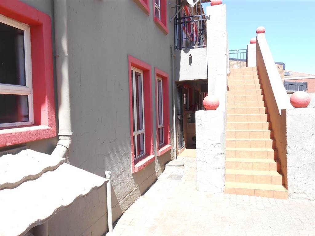 3 Bed Townhouse in Lenasia photo number 21