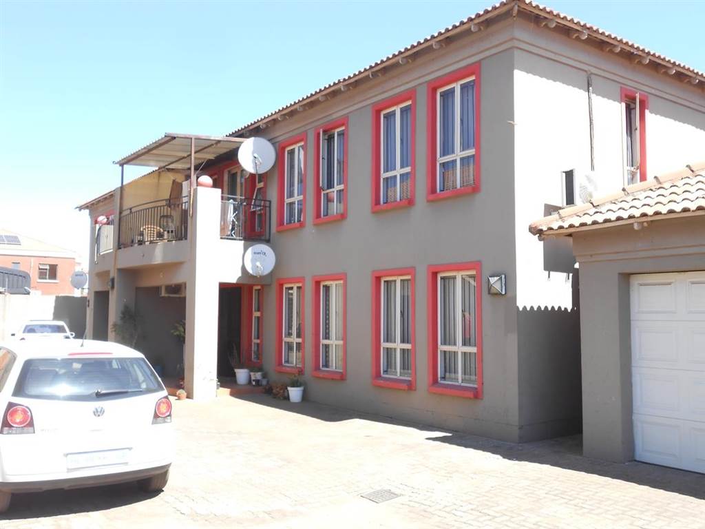 3 Bed Townhouse in Lenasia photo number 26