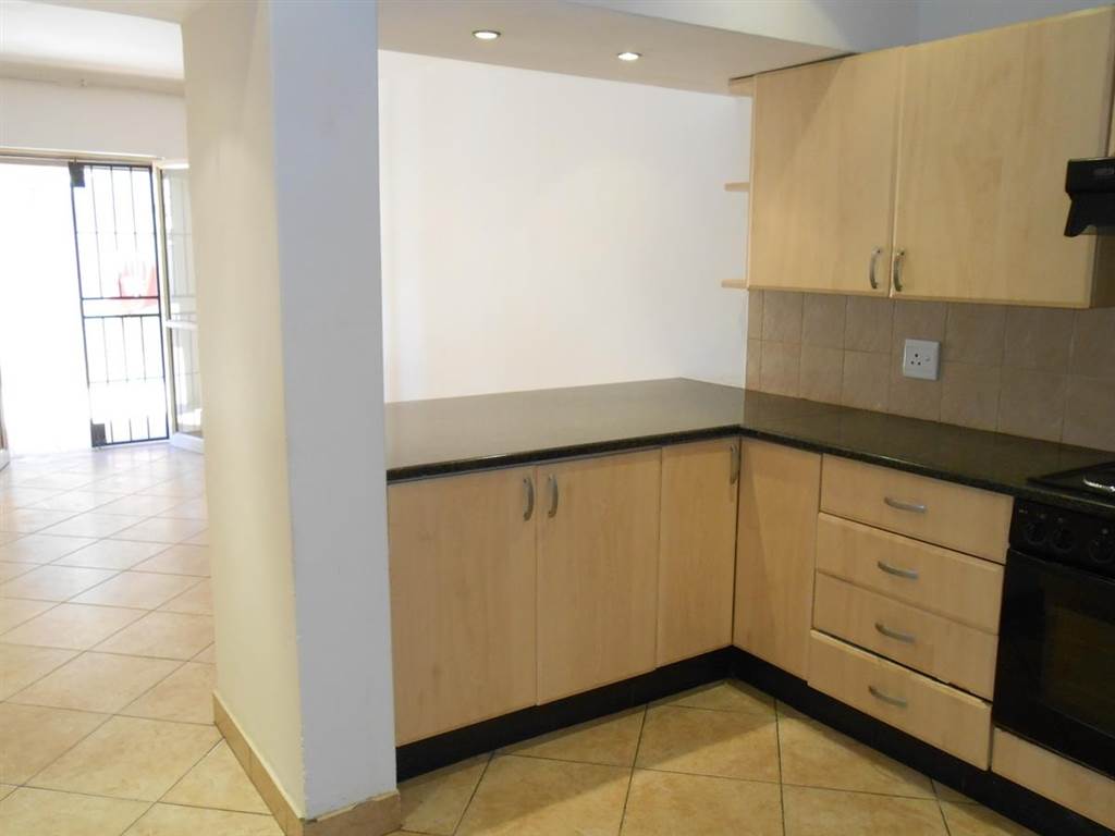 3 Bed Townhouse in Lenasia photo number 9