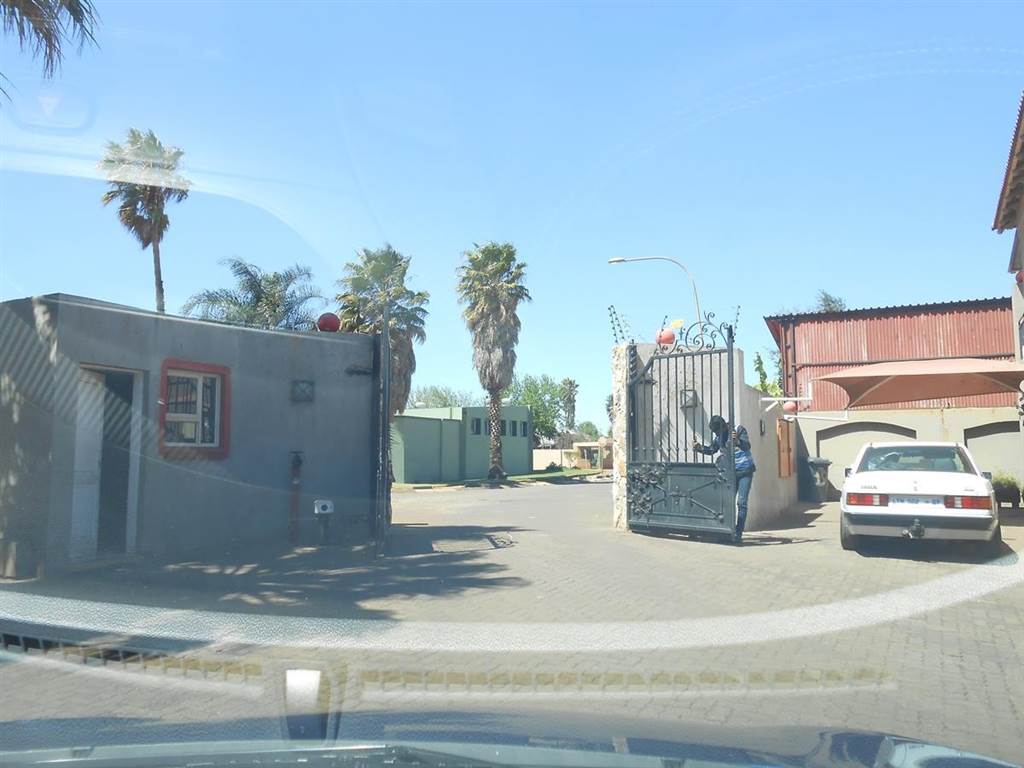 3 Bed Townhouse in Lenasia photo number 29
