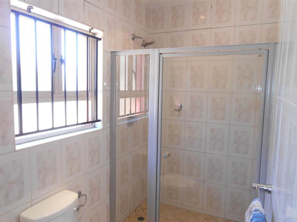 3 Bed Townhouse in Lenasia photo number 18
