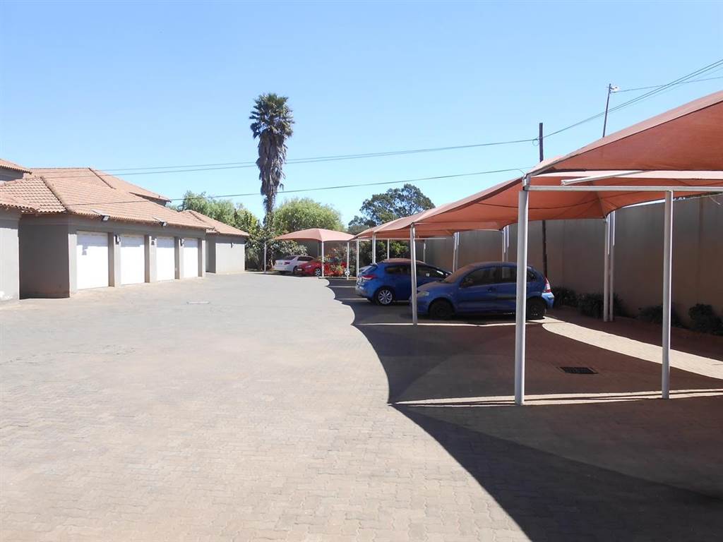 3 Bed Townhouse in Lenasia photo number 27