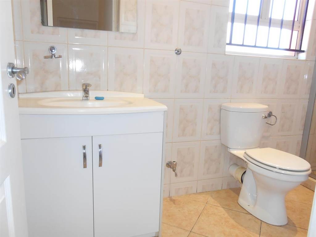 3 Bed Townhouse in Lenasia photo number 16